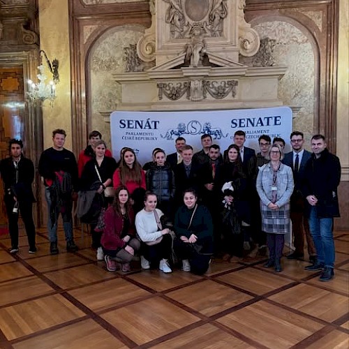 image 1 / Senát navštívili studenti ze Semil